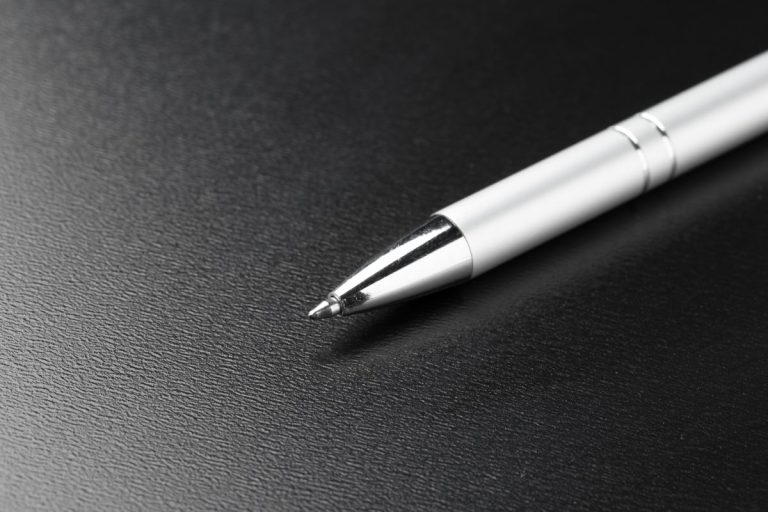 Hausmittel im Praxischeck: Alkohol, Öl und Wasser – was beim ausgetrockneten Kugelschreiber wirklich hilft